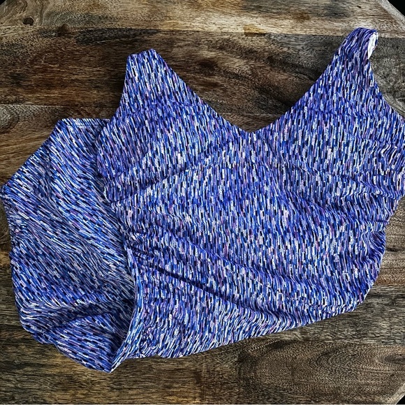 New! Miraclesuit Linear Texture Blockbuster One Piece - Picture 5 of 7